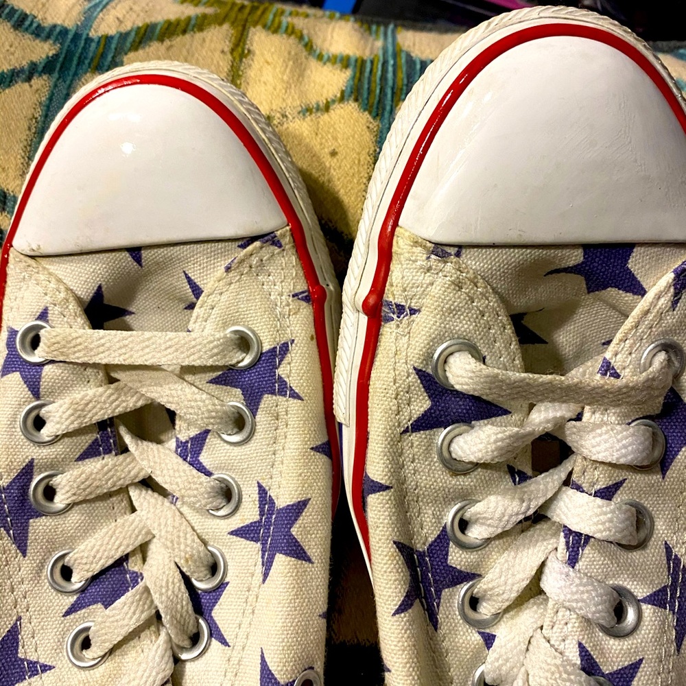 Men’s Converse white with blue stars